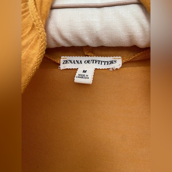 Gauzy mustard colored cardigan size medium - Picture 8 of 8